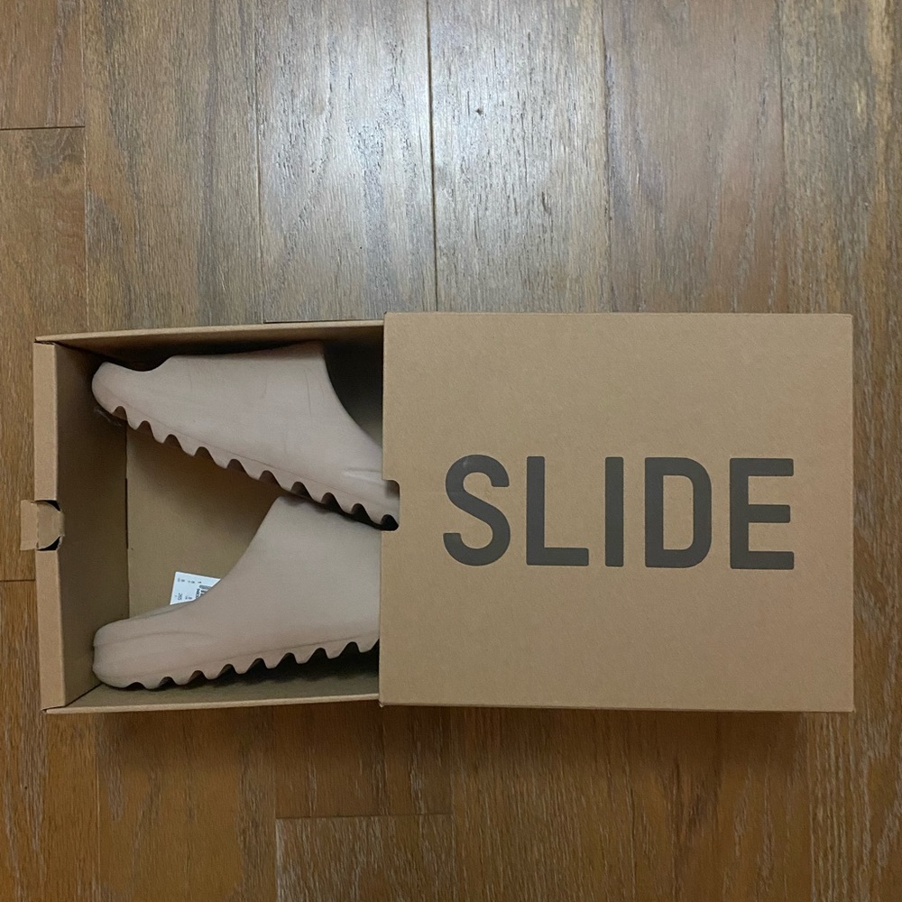 yeezy slide - pure